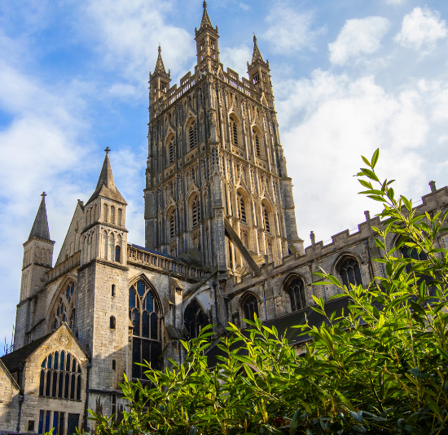 <strong>WALK THE NAVE AT GLOUCESTER CATHEDRAL</strong>